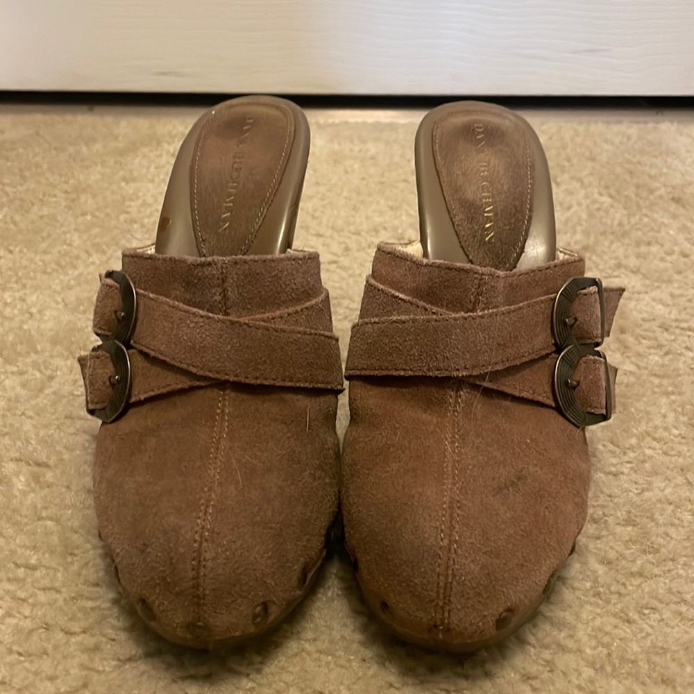 Heeled clogs